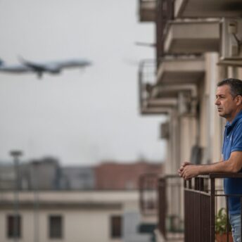 Capodichino chiude a novembre per rifare la pista. Ma i soldi del rumore chi li vede?